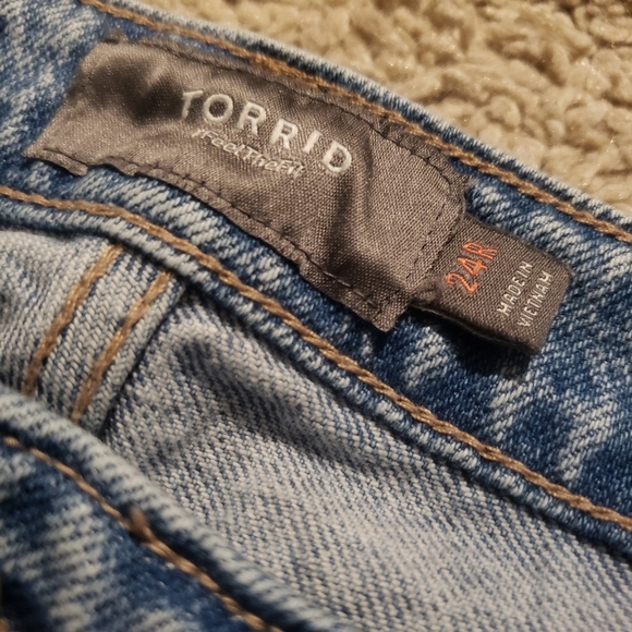 Torrid High Rise Button Fly Skinny Destroyed Ripped Jeans Size 24R - Picture 2 of 8